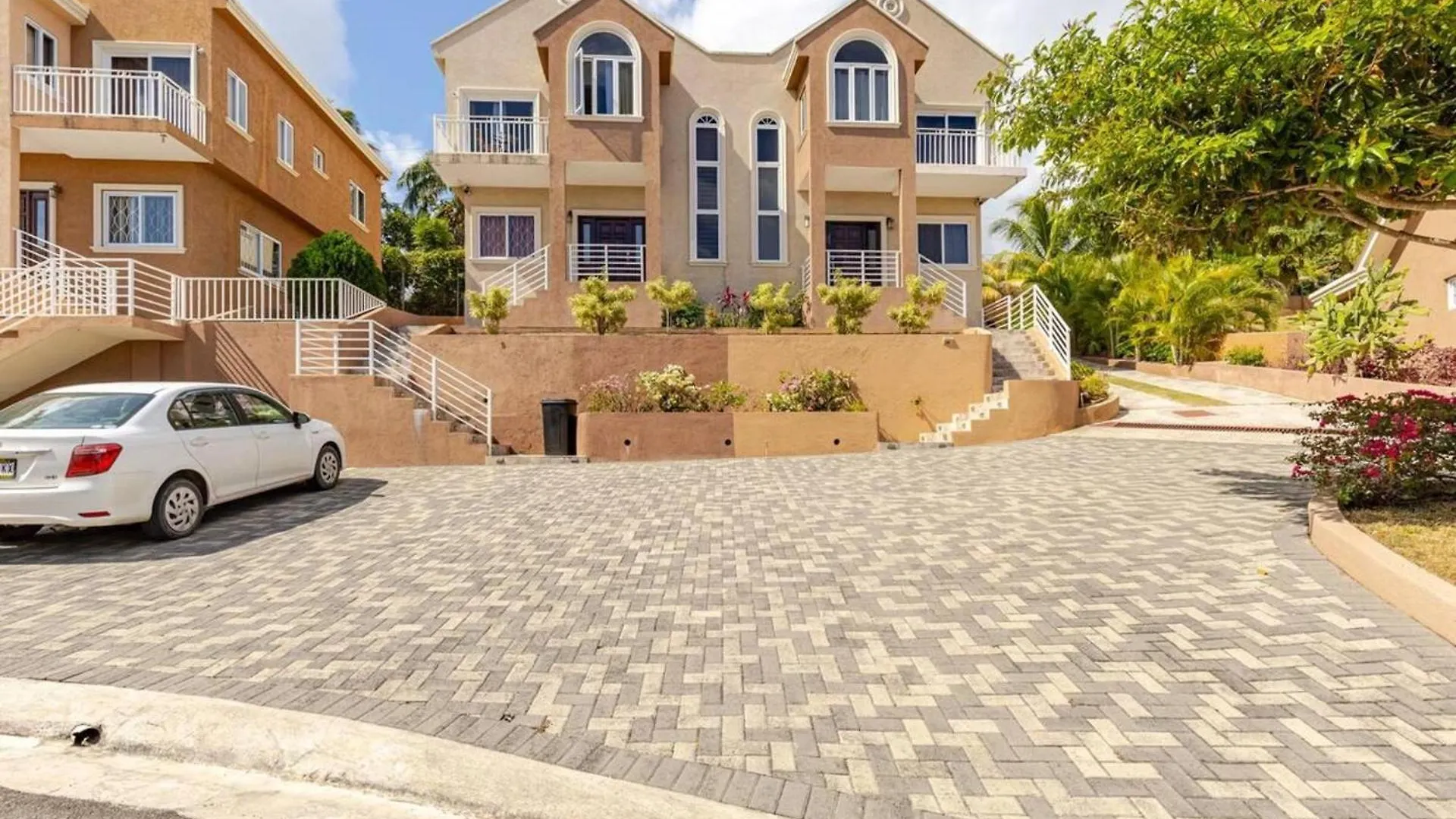 Luxury 2 Bedroom Jamaican Townhouse Ocho Rios